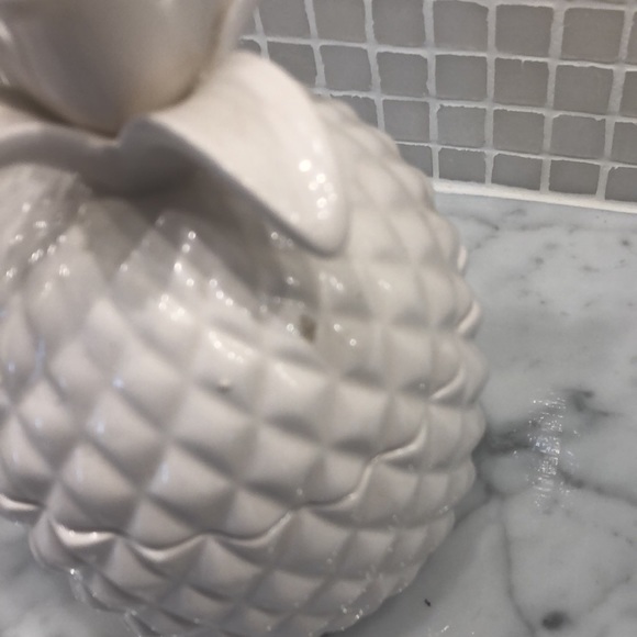 Pineapple decor - Picture 2 of 3